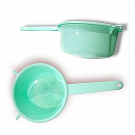 COLADOR PLASTICO CON MANGO 19CM