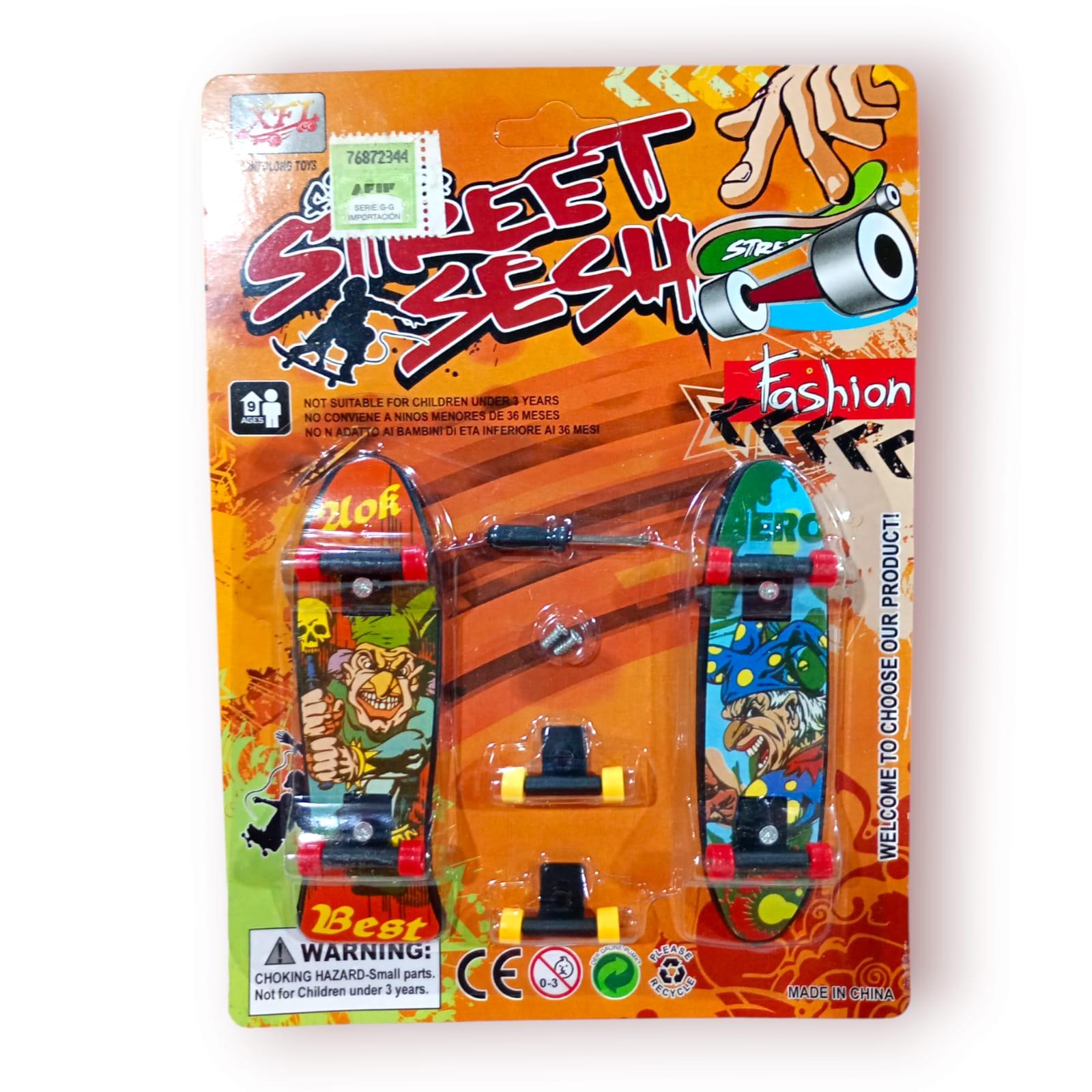 PATINETA X 2 UNIDADES + ACCESORIO EN BLISTER 10CM